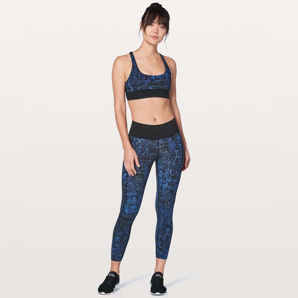 Lululemon Train Times Sports Bra in a Pulse Capri Blue Black pattern Sz‎ 4